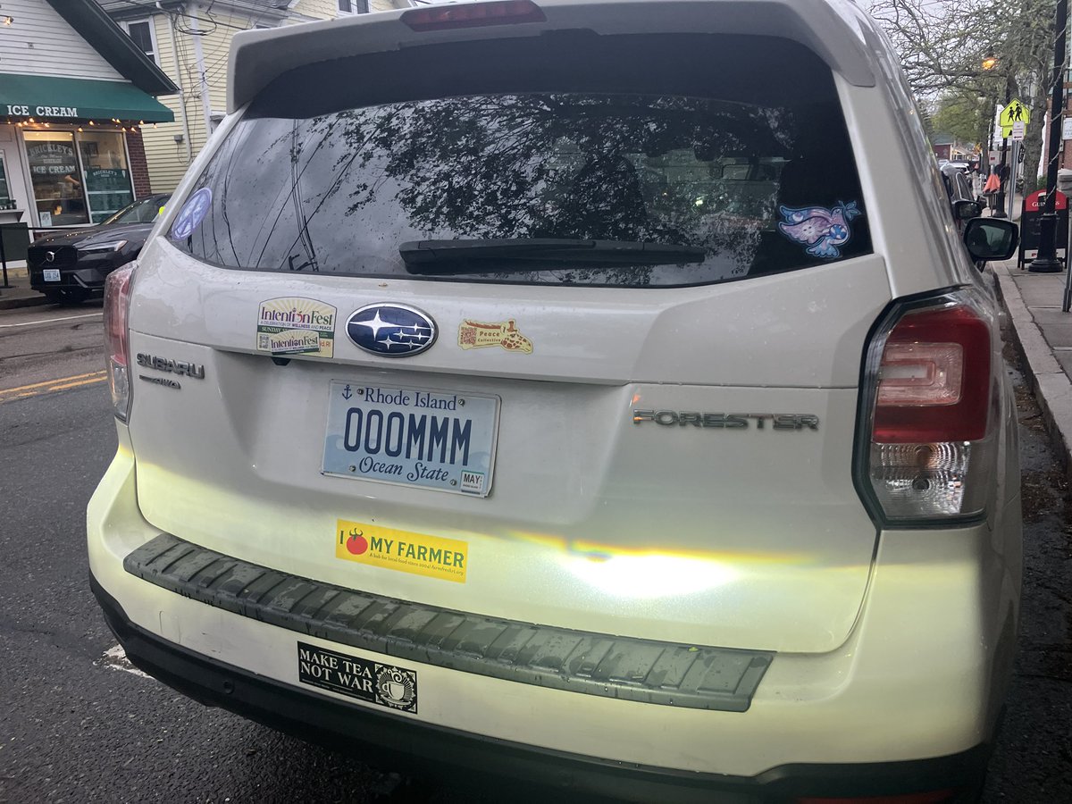 RI Vanity Plates tweet media