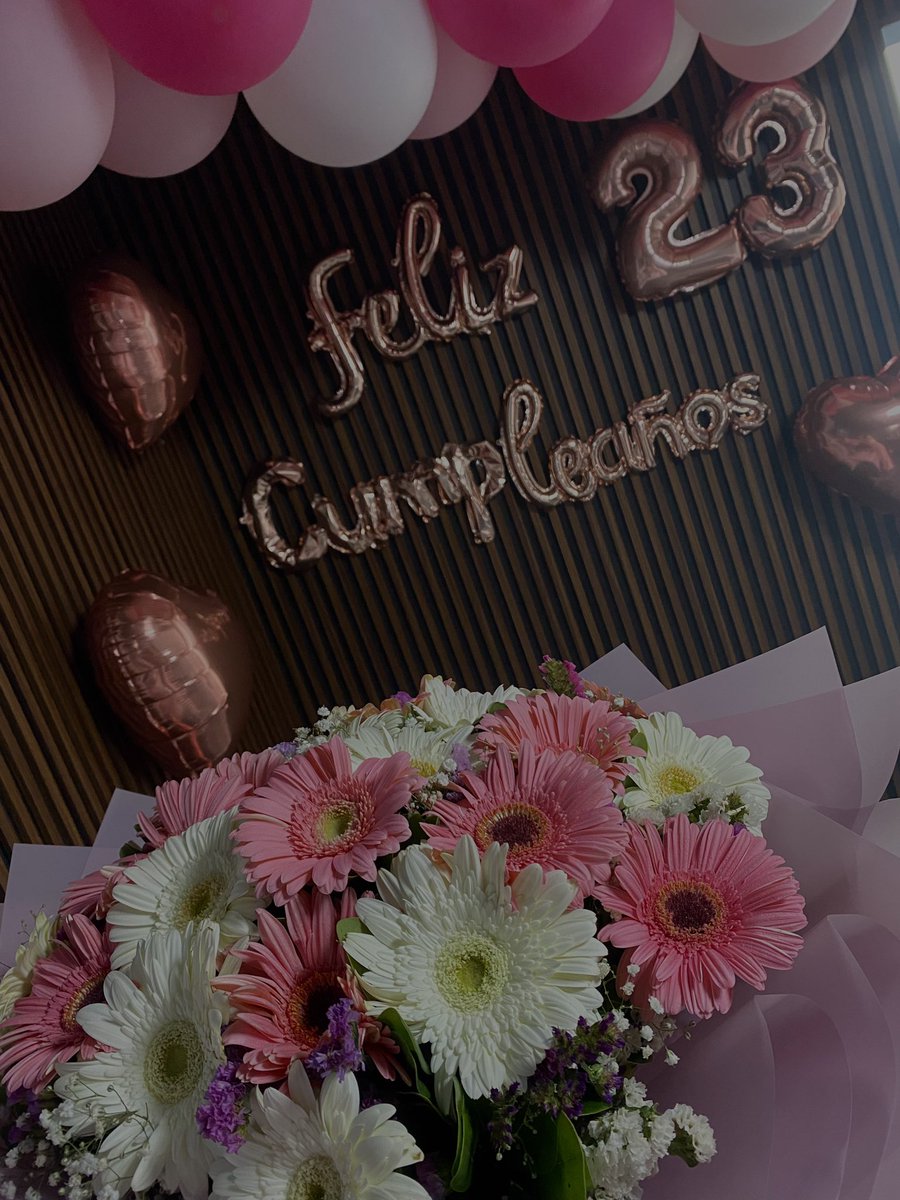Dexi1919's tweet photo. Bienvenidos 23, abrazo mucho este año y que diosito me siga bendiciendo muchos años más!💗☀️ https://t.co/FxKHkWu4JD