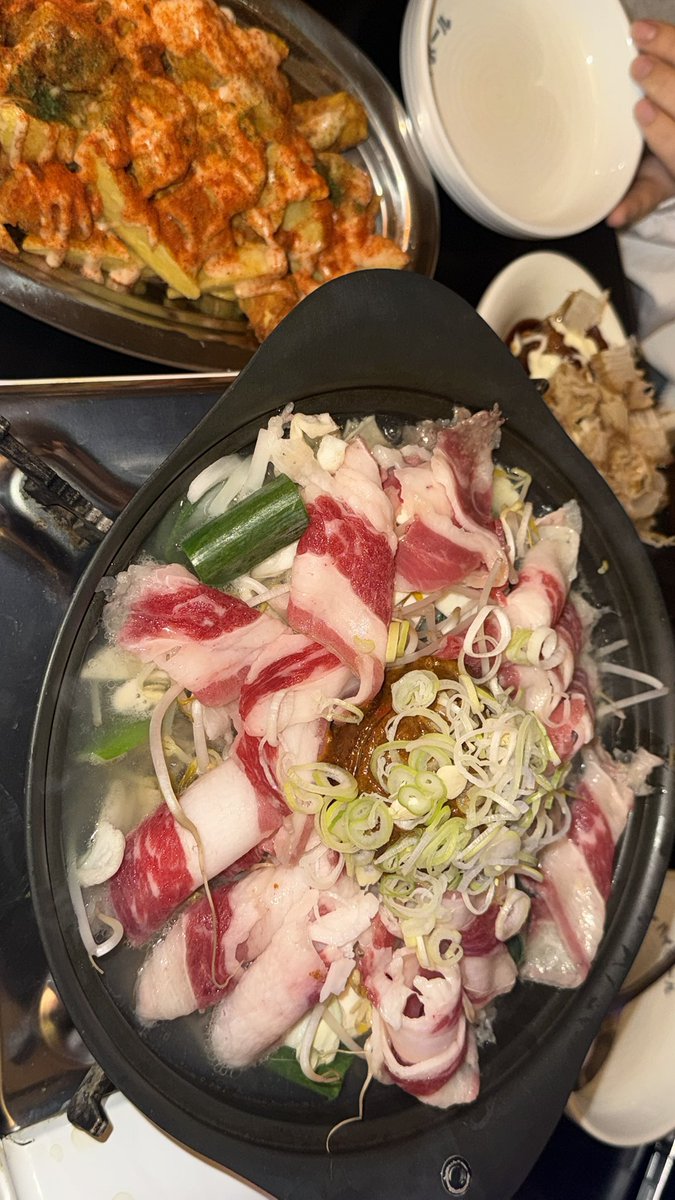 plusloveon's tweet photo. 2n살 여자들 만나서 떡볶이 먹고 노래방 갔다가 사주보고 걸스토크 후 헤어짐 https://t.co/BtzSKQqM5O