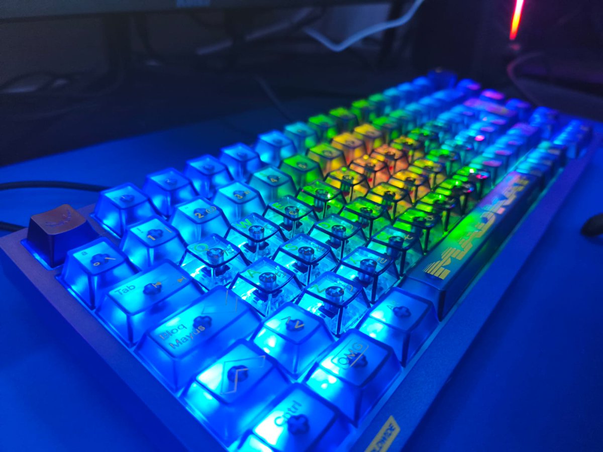 consmsnd's tweet photo. @Rubiu5 #rubius #madkat llego teclado y con carta firmada 🇨🇱💜 https://t.co/kLya5IQCKh