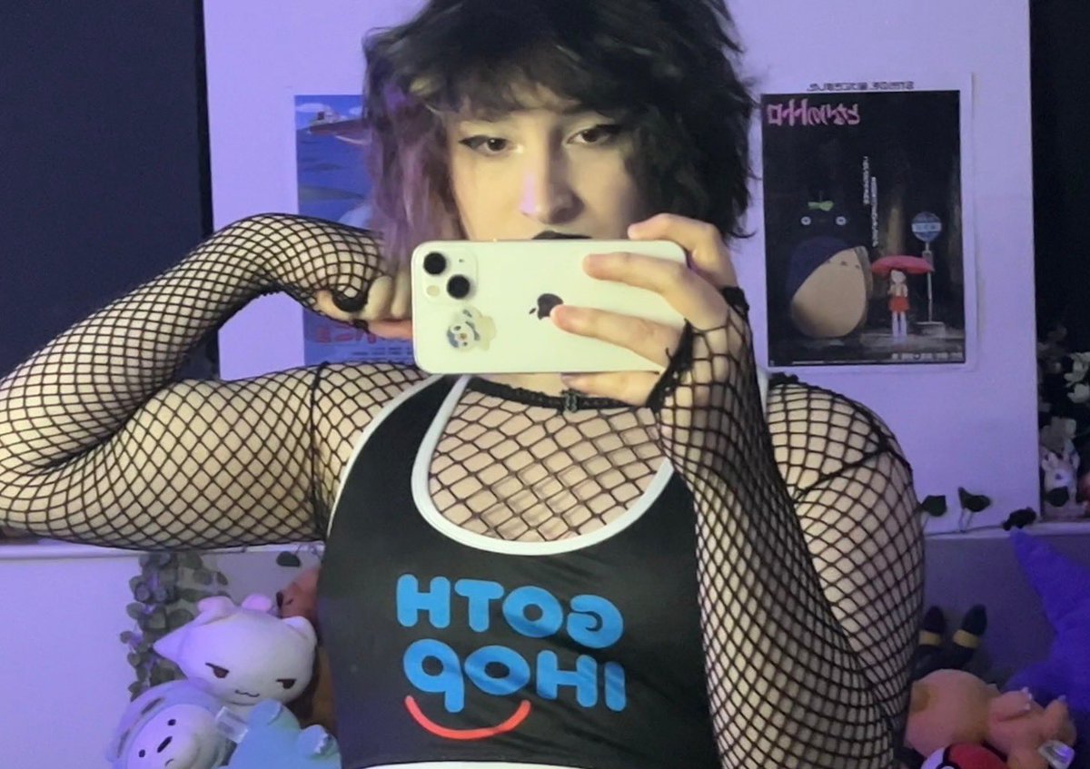 reallyharve's tweet photo. boy in the goth ihop fit :0 https://t.co/XWVLxgburF