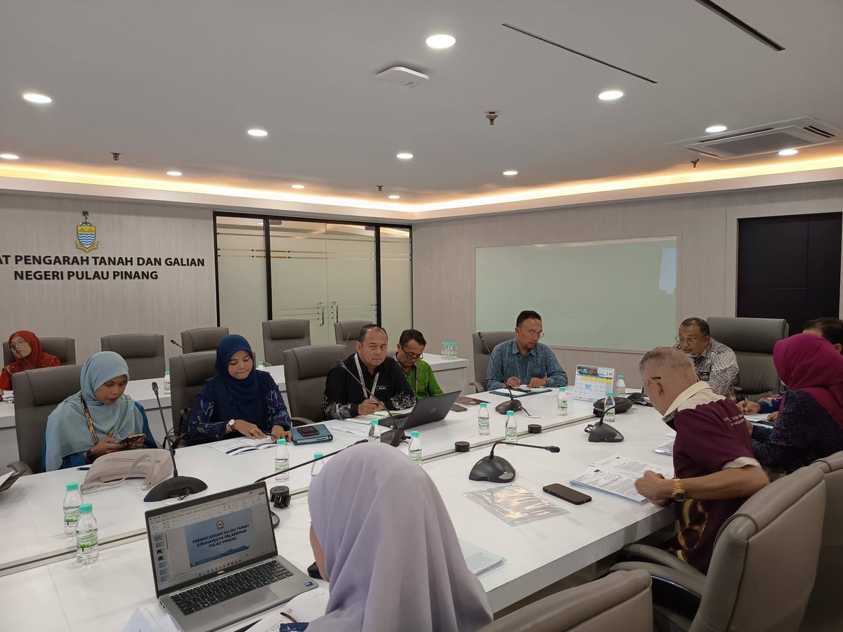 SPPP1's tweet photo. DELIBERATION SESSION ON THE PROPOSED RESOLUTION FOR THE ISSUANCE OF FINAL TITLES FOR PT321 (HSD 10871) AND PT322 (HSD 10872), SECTION 4, BANDAR BUTTERWORTH, NORTH SEBERANG PERAI

https://t.co/oacgOTaurm

#suruhanjayapelabuhanpulaupinang https://t.co/eZVhBVFAt0
