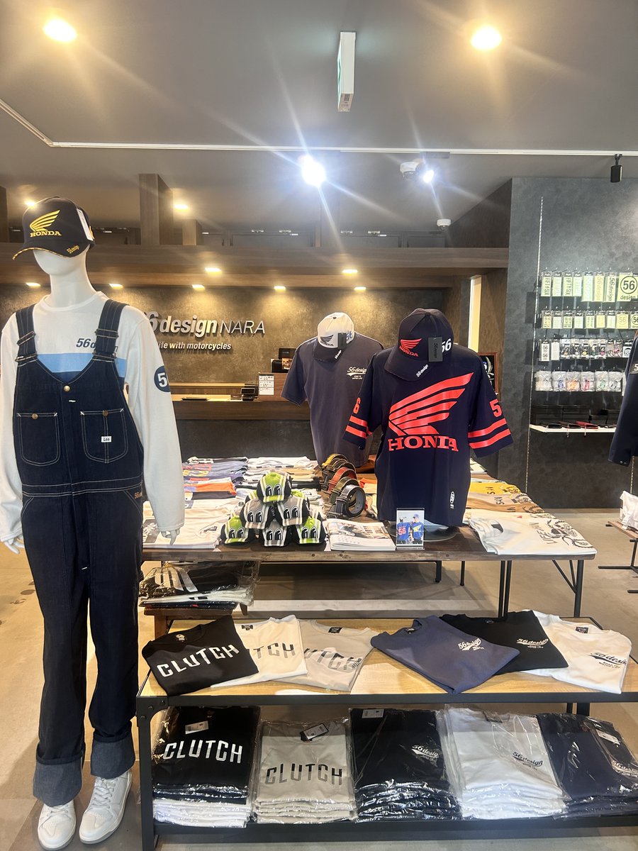 56design_NARA's tweet photo. 🏍💨本日YZR展示最終日です‼️✨

間近でご覧いただける貴重な機会となっております✨
18時まで営業しておりますので、
奈良カブ帰りの皆さまも、ぜひお気軽にお立ち寄り
ください☕

写真撮影も大歓迎です📸
ご来店お待ちしております！

#56design
#56デザイン
#nara
#56design_nara
#shinyanakano
#fifty_six
#coffee
#yamaharacing
#yamaha
#yamahaが美しい
#Honda
#奈良カブ