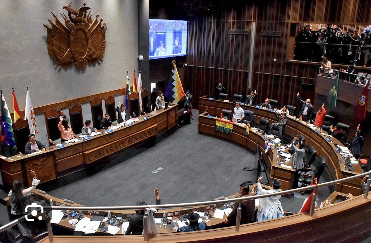 📜 Hoy digo basta.
Respeto a la Constitución. Defensa de nuestros recursos. No a la deuda usurera.
Si también estás harto de que hipotequen tu futuro, retuiteá. 🇧🇴💔
#BoliviaNoVendeSuFuturo #KathiaQuiroga