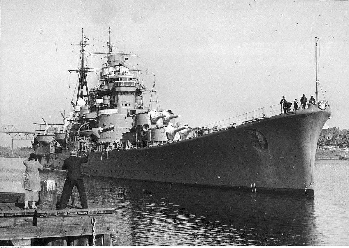 1937年、ドイツ訪問で停泊する重巡洋艦 足柄
#日本海軍