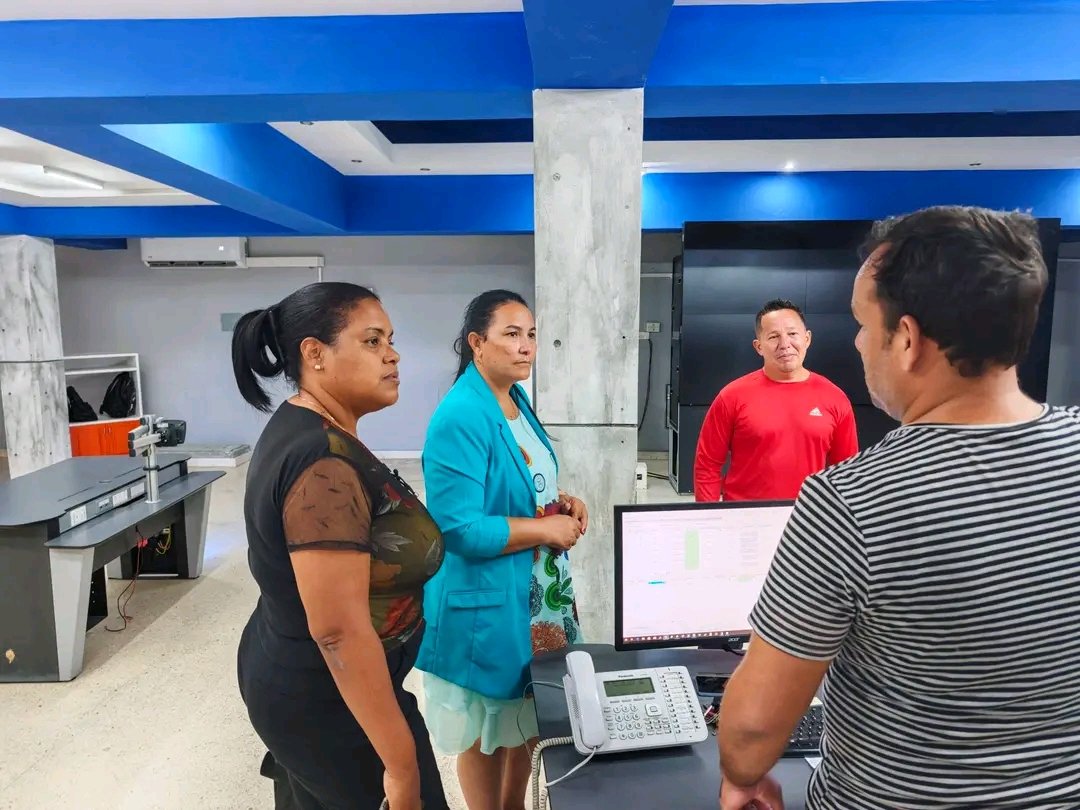 TaniaMariaHere1's tweet photo. Visita Yudelkis Ortiz Barceló Primera Secretaria @PartidoPCC en #ProvinciaGranma y Yanetsy Terry Gobernadora el Despacho eléctrico para evaluar situación actual en la provincia.
#MultiplicandoElCompromiso
#UnidosPorCuba
@DiazCanelB @BarceloOrt92635 @YanetsyTerry @DrRobertoMOjeda https://t.co/p3FWDdaeG2