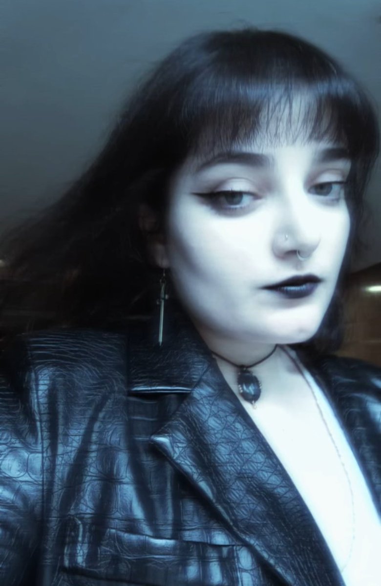 marina🦇🏰 tweet media