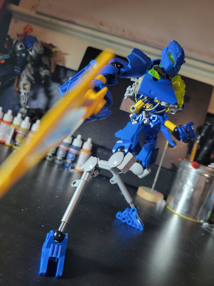 OmegaRedArts1's tweet photo. Surge!

"Fast hero, Faster work!"

#moc #Herofactory #bionicle #legoherofactory https://t.co/FMMWZyyOpr