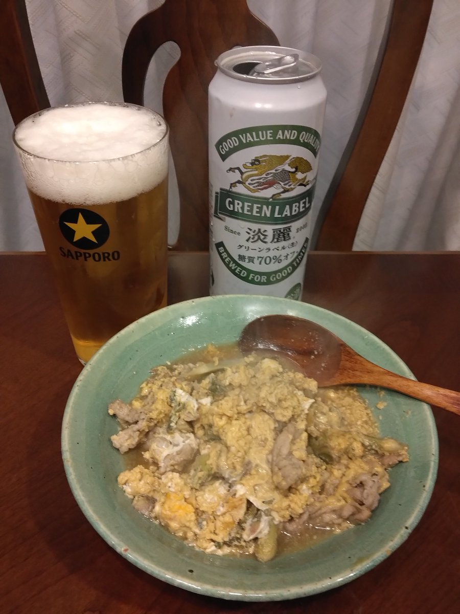料理の話、山菜アレンジ。

1)ジャパニーズハーブの花山椒の佃煮と挽肉を捏ねたアメリカンソーセージ風ハンバーグ。地名混在が激しい。
花山椒を惜しまずに使うと美味！

2)庭採りタラノメを刻んで炒め、豚コマや玉子と合わせると、

3)トンタラ玉子とじ。
タラノメは豚肉や玉子の味に合うと思うのだ。