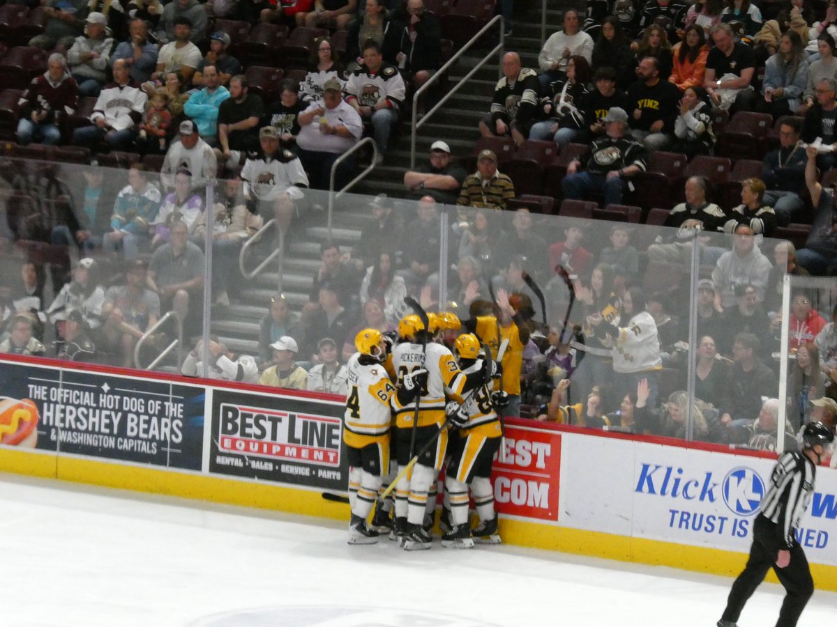 Alexa_w_99's tweet photo. Wilkes-Barre/Scranton Penguins vs Hershey Bears
05/07/26 - Hershey, PA

Pens win 4-1 and move on to the Atlantic division finals 🐧 https://t.co/rmy6FwmoJK