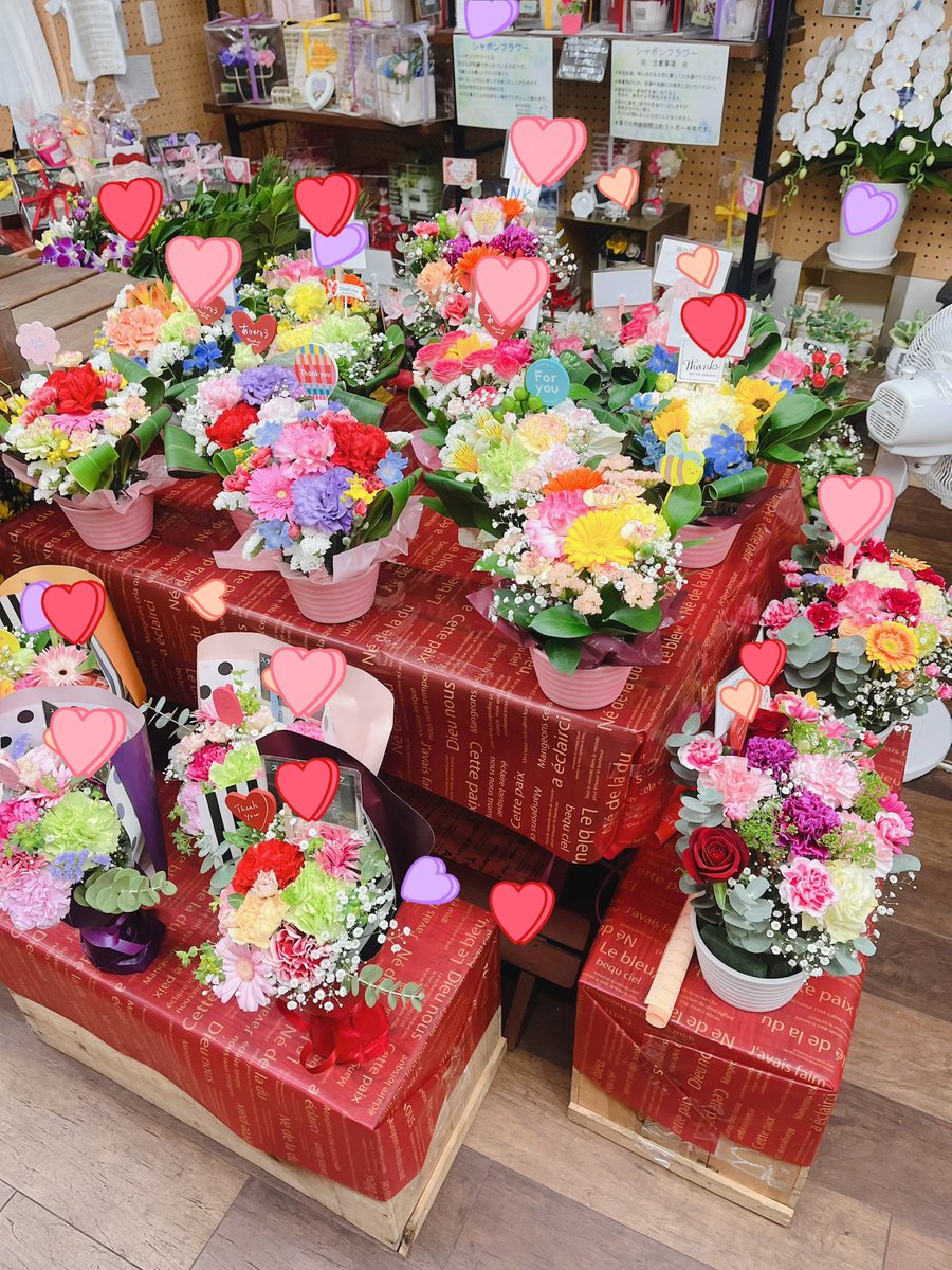 今日は母の日です。 18時まで営業いたします。 今日はかなり混み合い