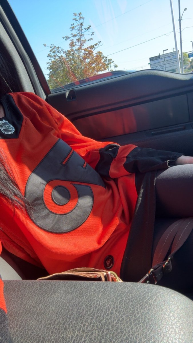Jesschanck's tweet photo. @NHLFlyers 🧡🖤 https://t.co/vGRz7UbwNg