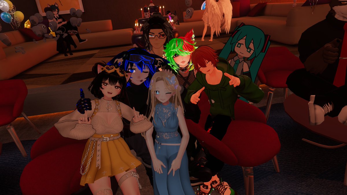 AllStarYesi's tweet photo. Tenia un poco de rencor a VRChat por todo el drama, los problemas y la gente inmadura… pero ayer volví a ver el lado bonito de todo esto y me divertí muchísimo con mis amigos 🥹
Los quiero un montón chicos c': 💛 https://t.co/JmHTr6pfBo