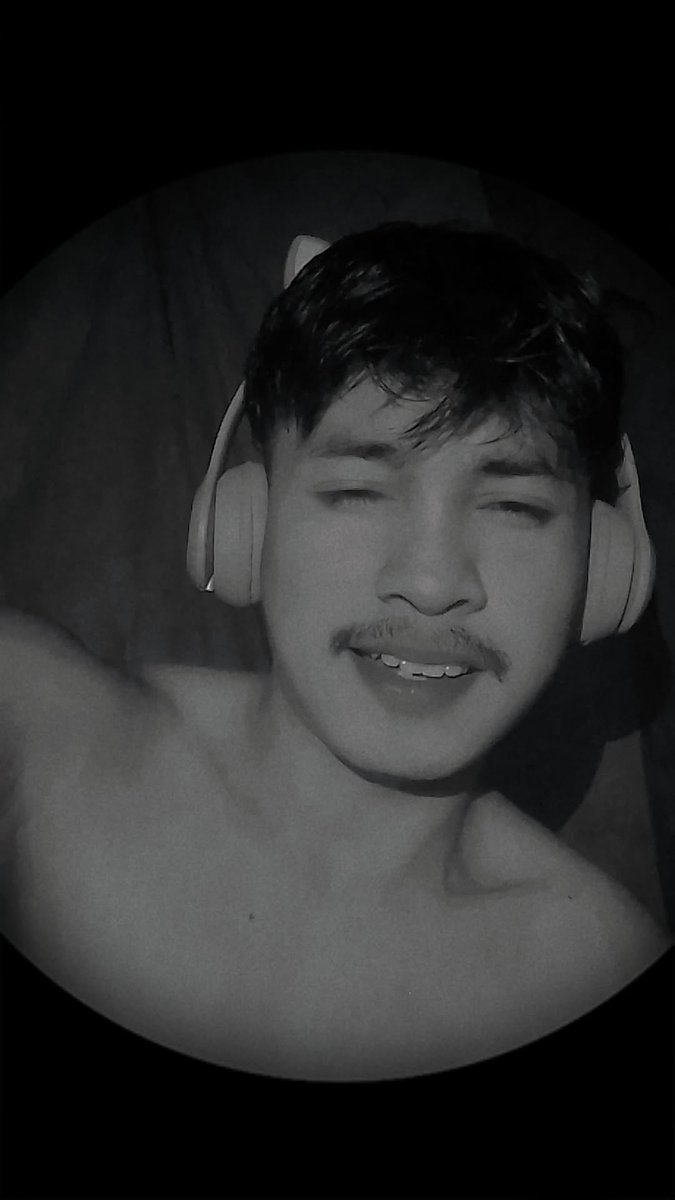 itzyrjay's tweet photo. hi. 🎧 #fypシ゚ #_jay https://t.co/UnkXgqLIlm