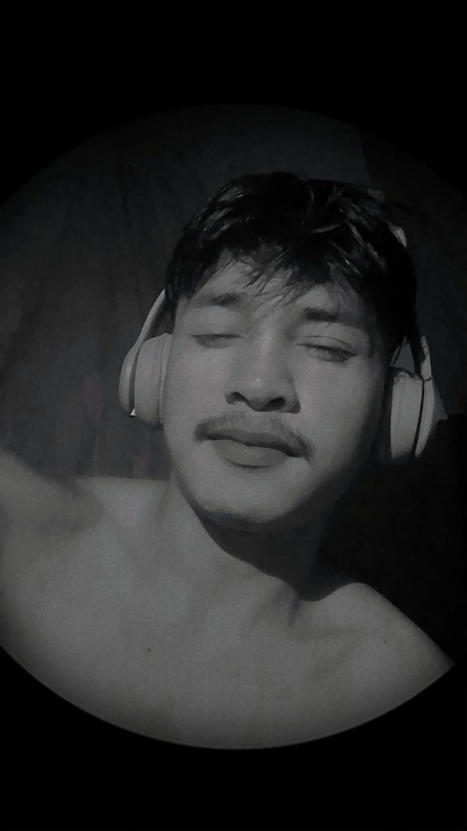 itzyrjay's tweet photo. hi. 🎧 #fypシ゚ #_jay https://t.co/UnkXgqLIlm