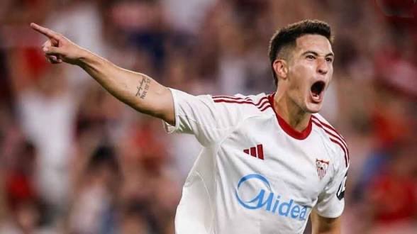 Hispalis_SFC's tweet photo. De fichaje para el filial a marcar el gol de la vida.
El central gallego empató el partido cuando más quemaba el balón.
🗣️ Castrin"Llevaba 2 o 3 años sin marcar".
Su gol dio alas para remontar una final dramática.
Firma tres puntos que nos dan la vida.
#Castrin #sevillafc https://t.co/7AwtN6iYXr