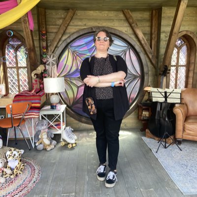 Simay tweet media