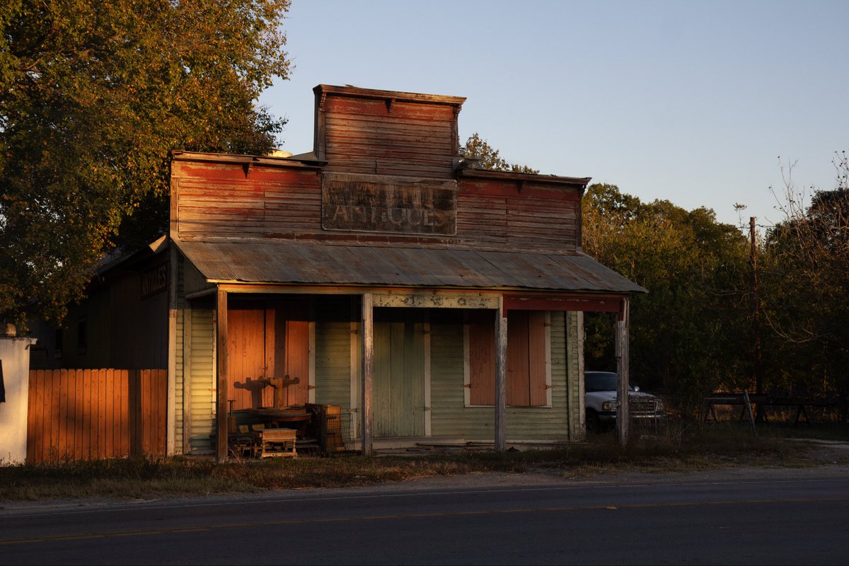 thesoggyblanket's tweet photo. The Rural South https://t.co/7SIOi7Jr0I