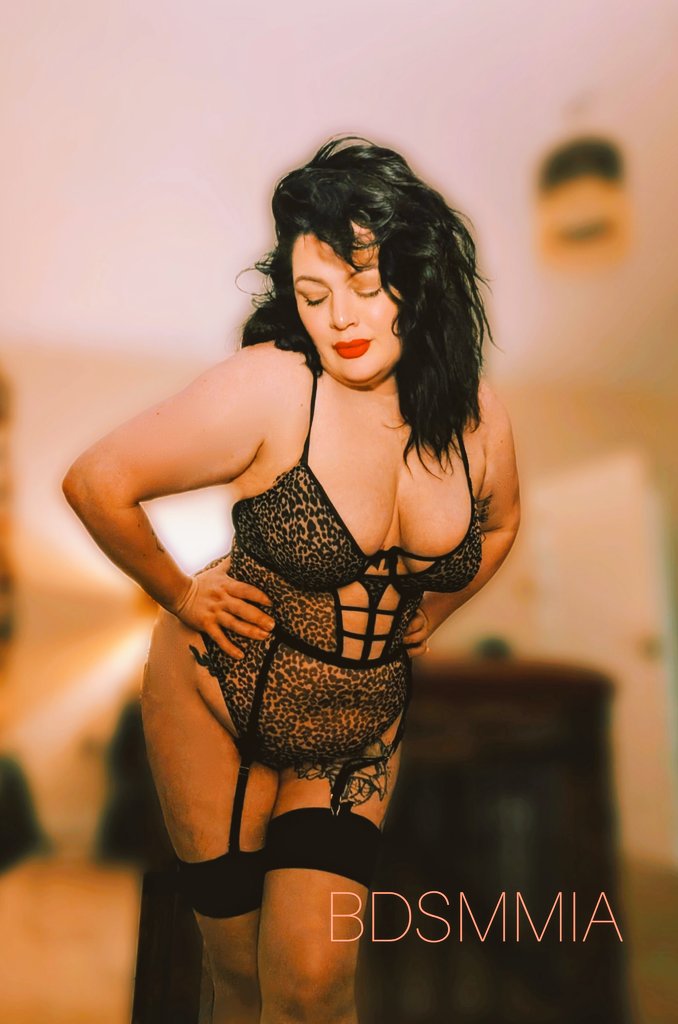 Mistress Mia Leeds tweet media