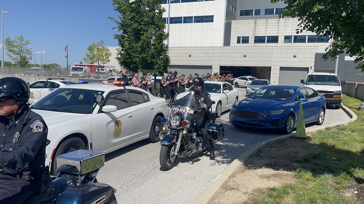 IMPDnews's tweet photo. We are grateful to share that the IMPD officer who was shot yesterday while bravely serving our community was released from the hospital today.

The officer was surrounded by fellow officers and dedicated medical staff who provided exceptional care and support throughout his recovery in the hospital.

While the healing journey is just beginning, we remain incredibly proud of this officer and all of our officers for their courage, resilience, and steadfast commitment to the people of Indianapolis.