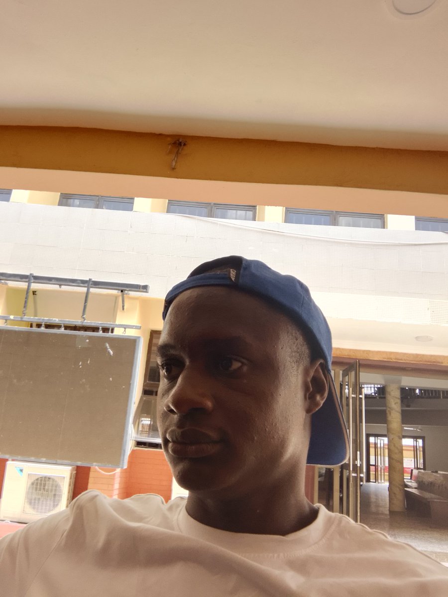 GaranJoshua1's tweet photo. Need a girlfriend. I nor get money ooo https://t.co/897h6CxclE