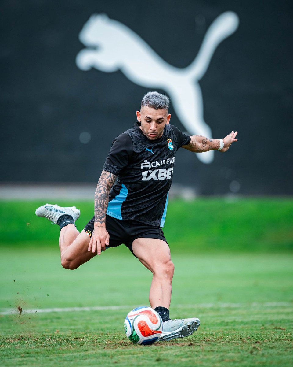 Enríquez; Sosa, Araujo, Lutiger, Cristiano; J.C. Gonzáles, Cazonatti, Yotún, Castro; Iberico y Vizeu. El 11 de Sporting Cristal para enfrentar a Alianza Lima. 

📸: <a href="/ClubSCristal/">Club Sporting Cristal</a>