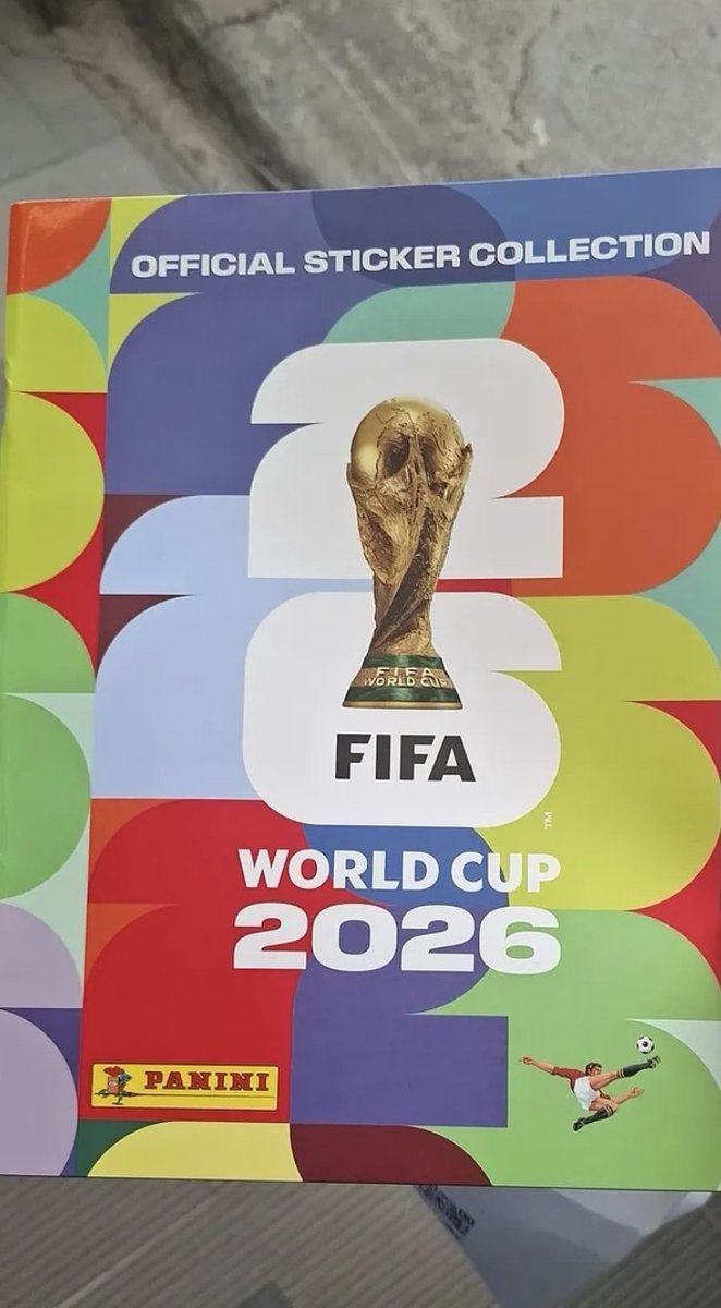 Naranjo Mall Guatemala, en el sótano, están regalando álbum del mundial #panini por si les interesa