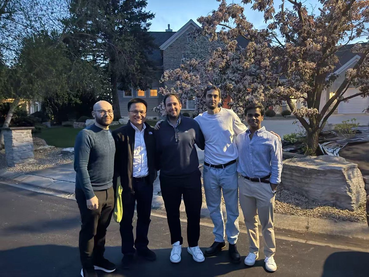 XiefengWang's tweet photo. Fifteen unforgettable months at Mayo Clinic Neurologic Surgery.
Deeply grateful to @GLanzinoNSGY  for giving me this opportunity and for his mentorship in both surgery and academic writing.
So fortunate to meet so many wonderful colleagues and fellows. https://t.co/12D9QYsXko