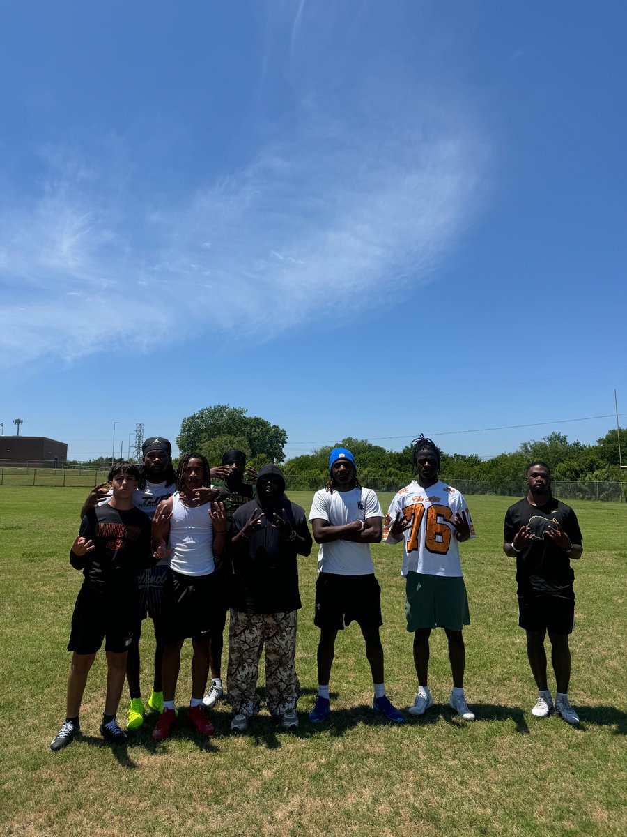 F_rabie7's tweet photo. Never forget where you came from. Unc King took me in when I was a nobody, and turned me into somebody. TDG built from the ground up, and I'm forever thankful for the family I've made in the TDG circle. #TDGway 📈 https://t.co/kMUSyWZXI5