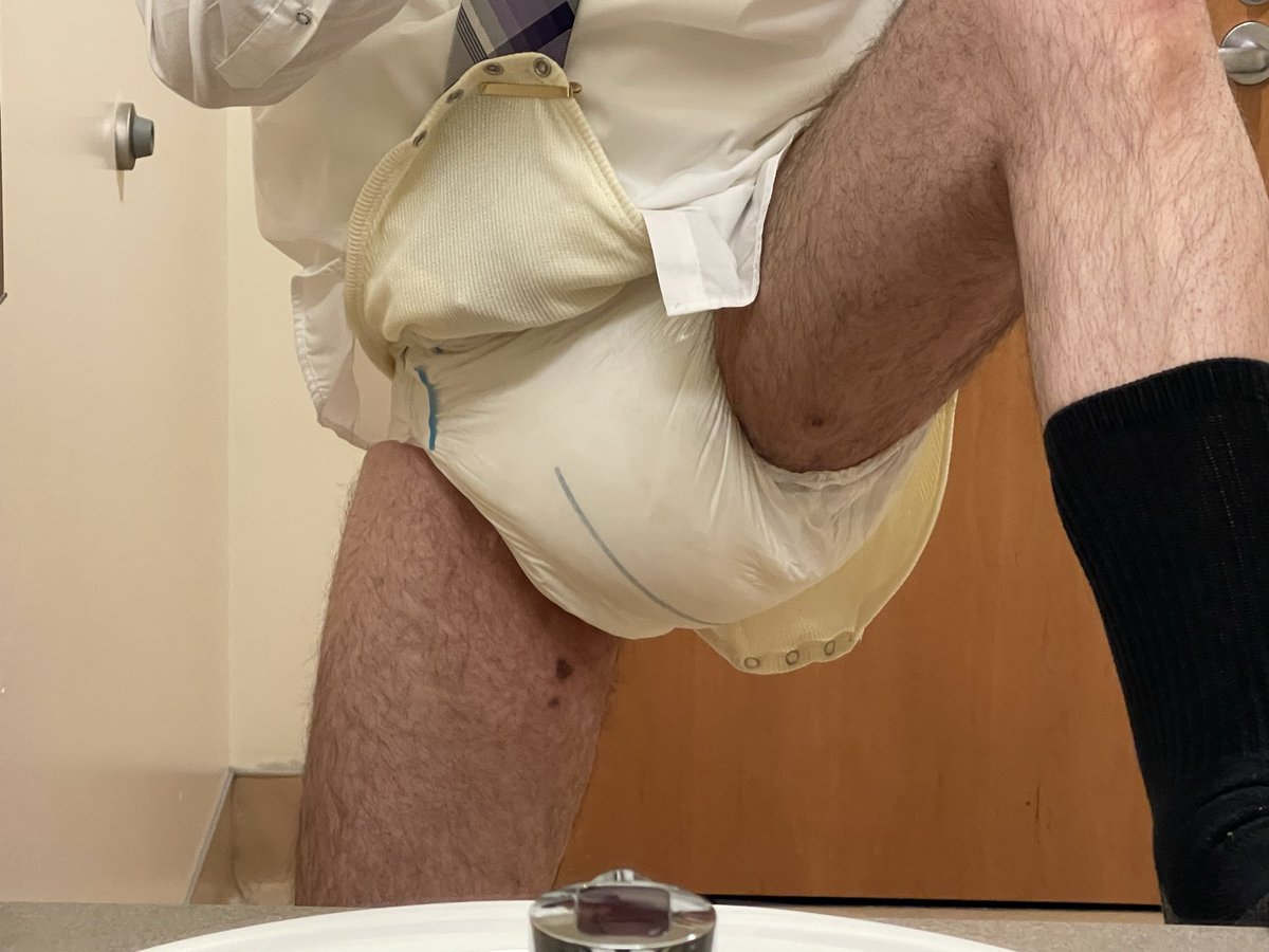 RobbyFops tweet media