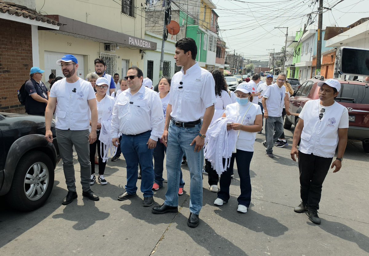 JaguarGTOficial's tweet photo. Jornada de afiliación en La Brigada zona 7 de Mixco, Guatemala. 

#Afíliate  #LaBrigada #Mixco #Jaguar https://t.co/HS6lEZEA4m