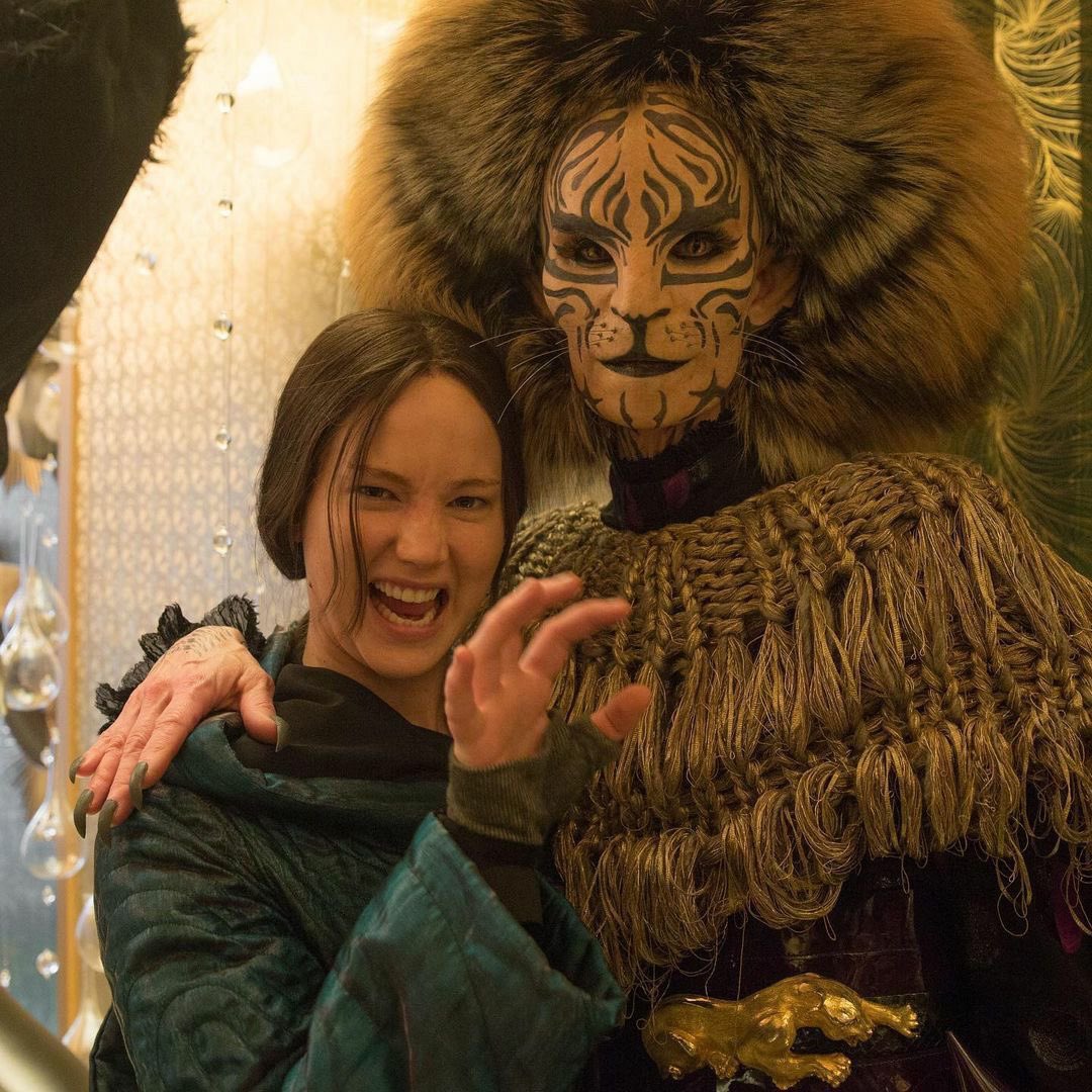 simplesmente essa foto de katniss everdeen e tigris snow