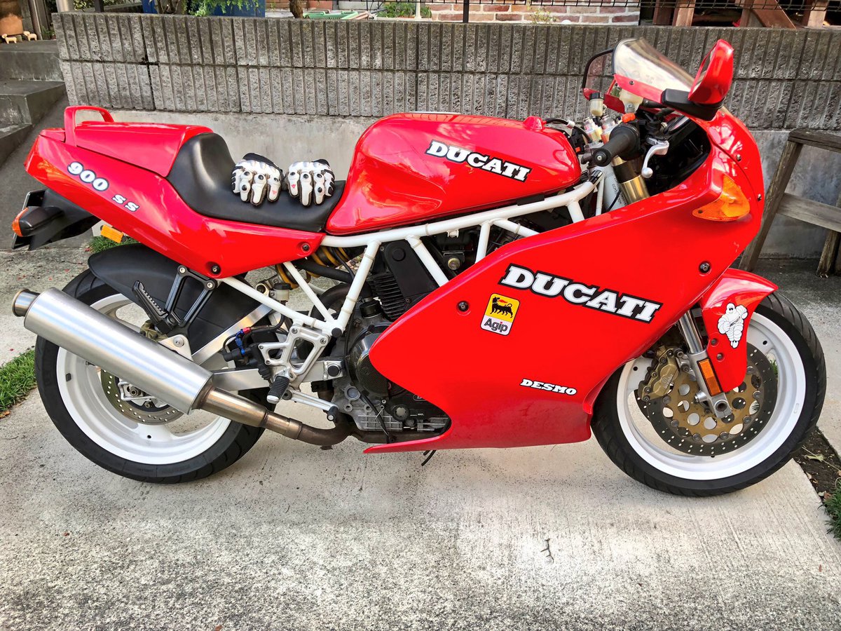 ojizou8's tweet photo. キャブというか
エンジン安定してきたし
フルカウルに戻して全然エエかも
いや、車検終わってからにするか
#ducati #900ss https://t.co/jyI7uupYP2