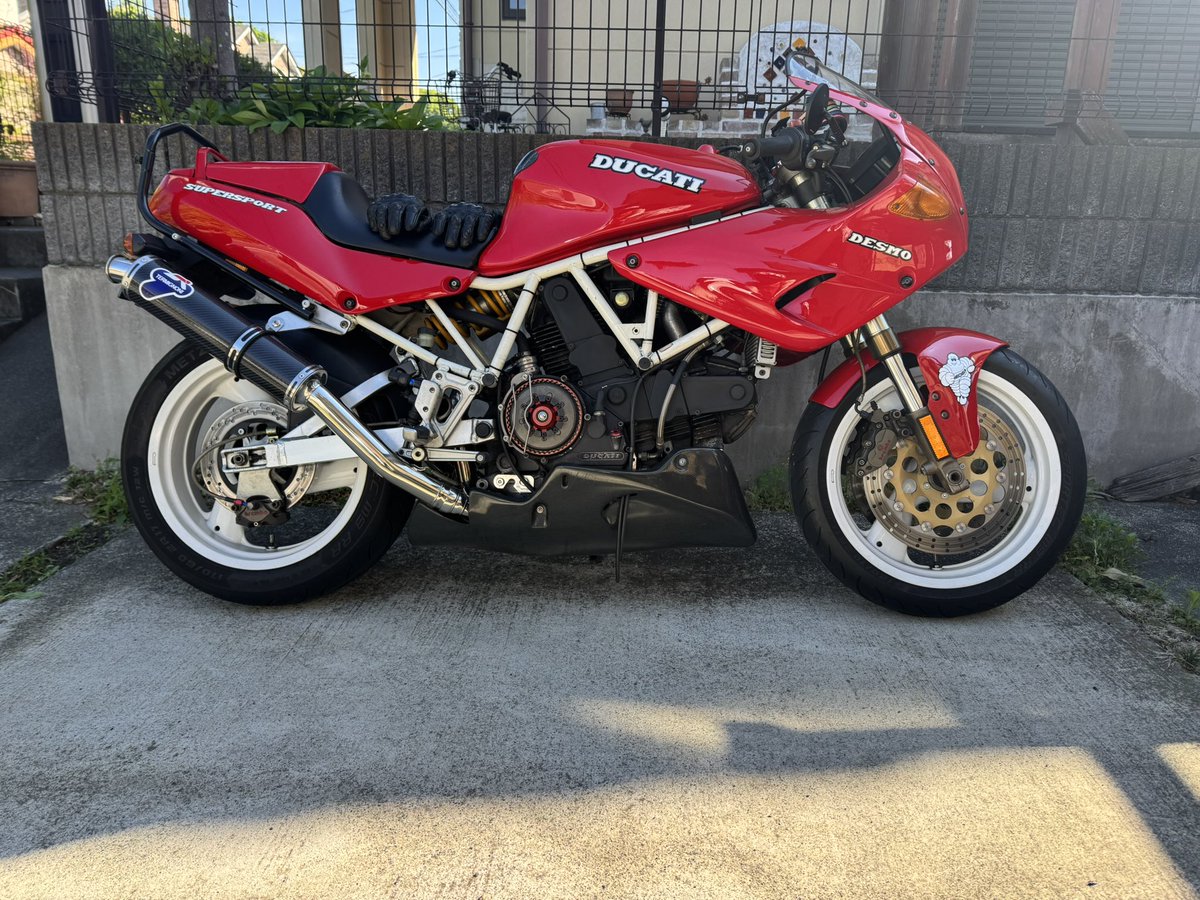 ojizou8's tweet photo. キャブというか
エンジン安定してきたし
フルカウルに戻して全然エエかも
いや、車検終わってからにするか
#ducati #900ss https://t.co/jyI7uupYP2