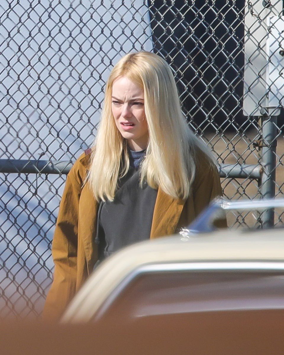 emma stone throwbacks| fan account tweet media