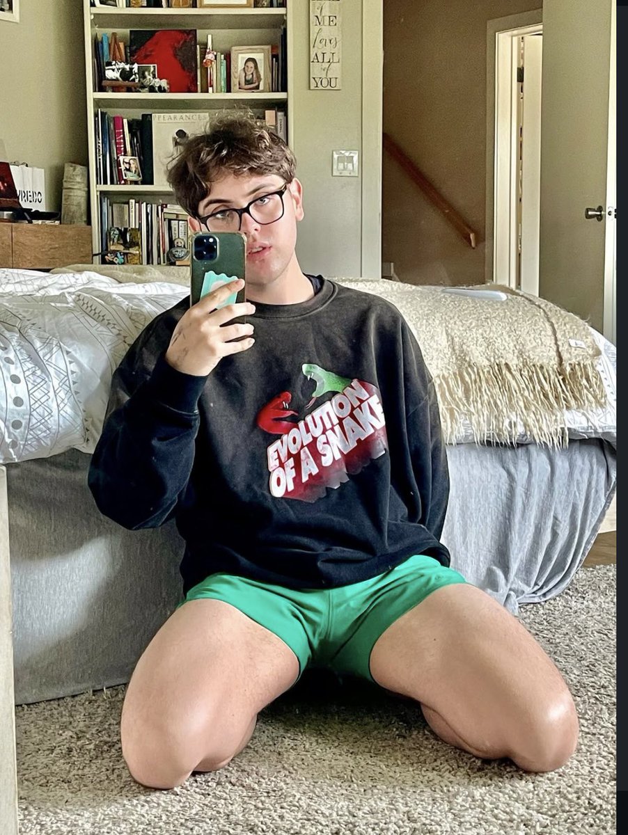 Swiftologist Biggest Fan tweet media