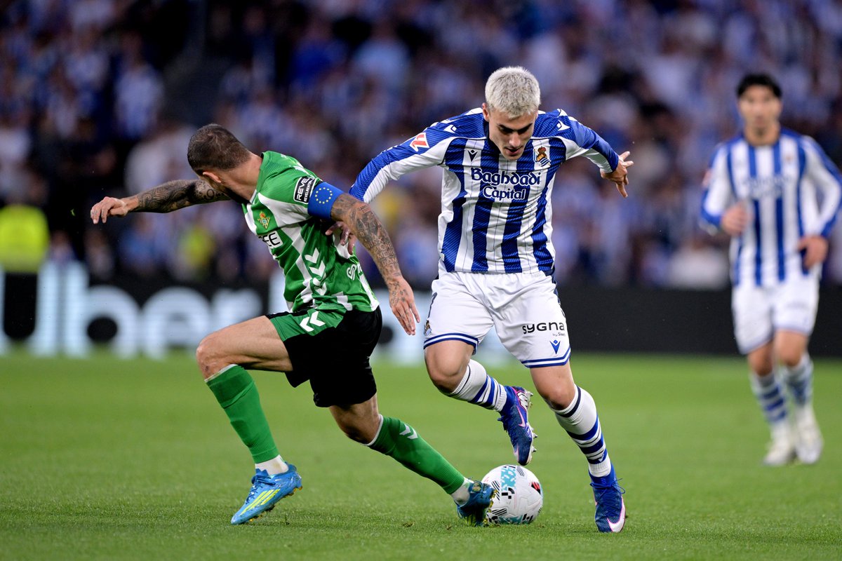 ⚖️‼️ "El del VAR... ¿Qué está mirando? ¡Estamos en la jornada 35!"

⚠️ "No es mano en la vida. Si son capaces de pitar este penalti, es que hay un problema muy gordo"

▪️ Para nuestro <a href="/itu_edu/">Eduardo Iturralde</a>, NO es penalti de RUIBAL en el #RealSociedadBetis

youtube.com/live/RGxmc5nzL…