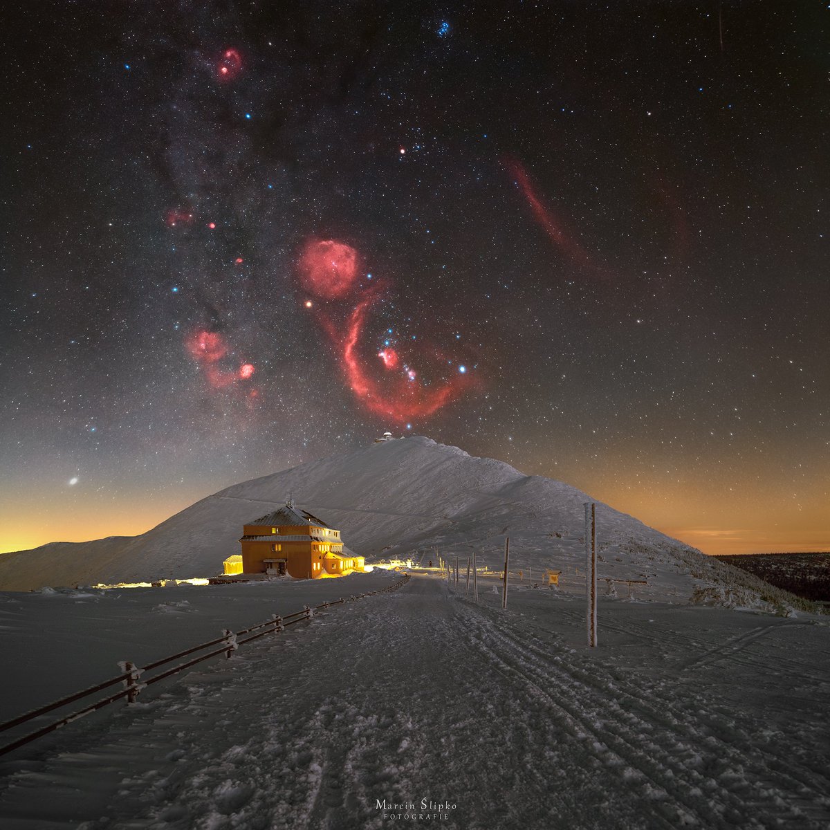 Space 8K tweet media