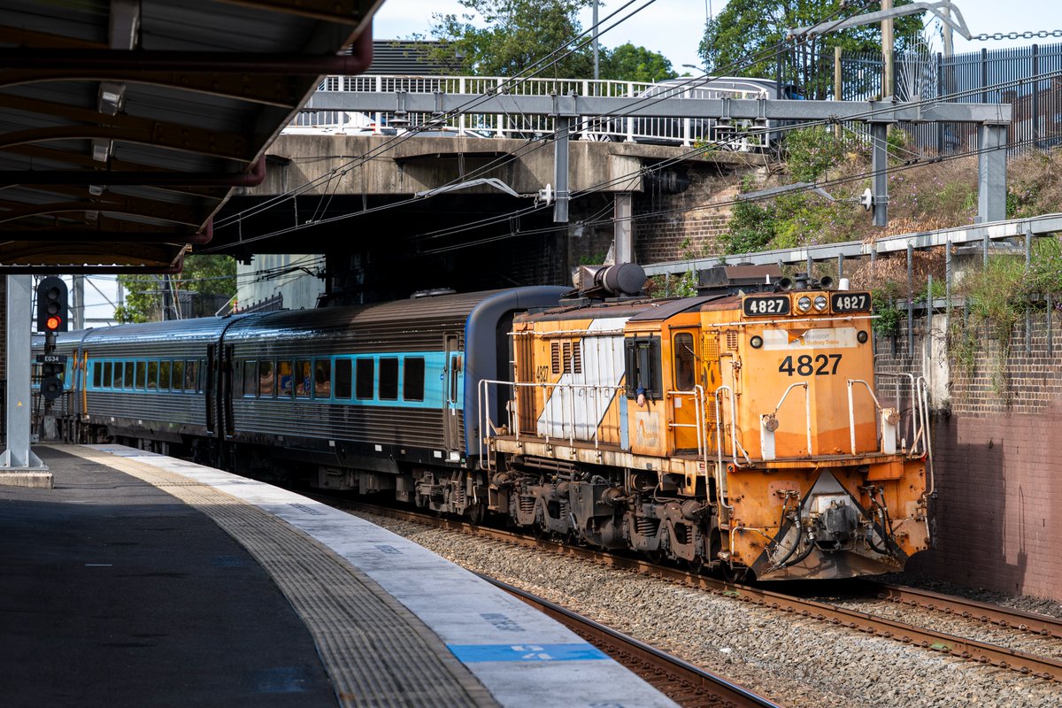 Hong__Meiling's tweet photo. lovely old 48 class while i was in sydney!
:D https://t.co/t890pk4ORm