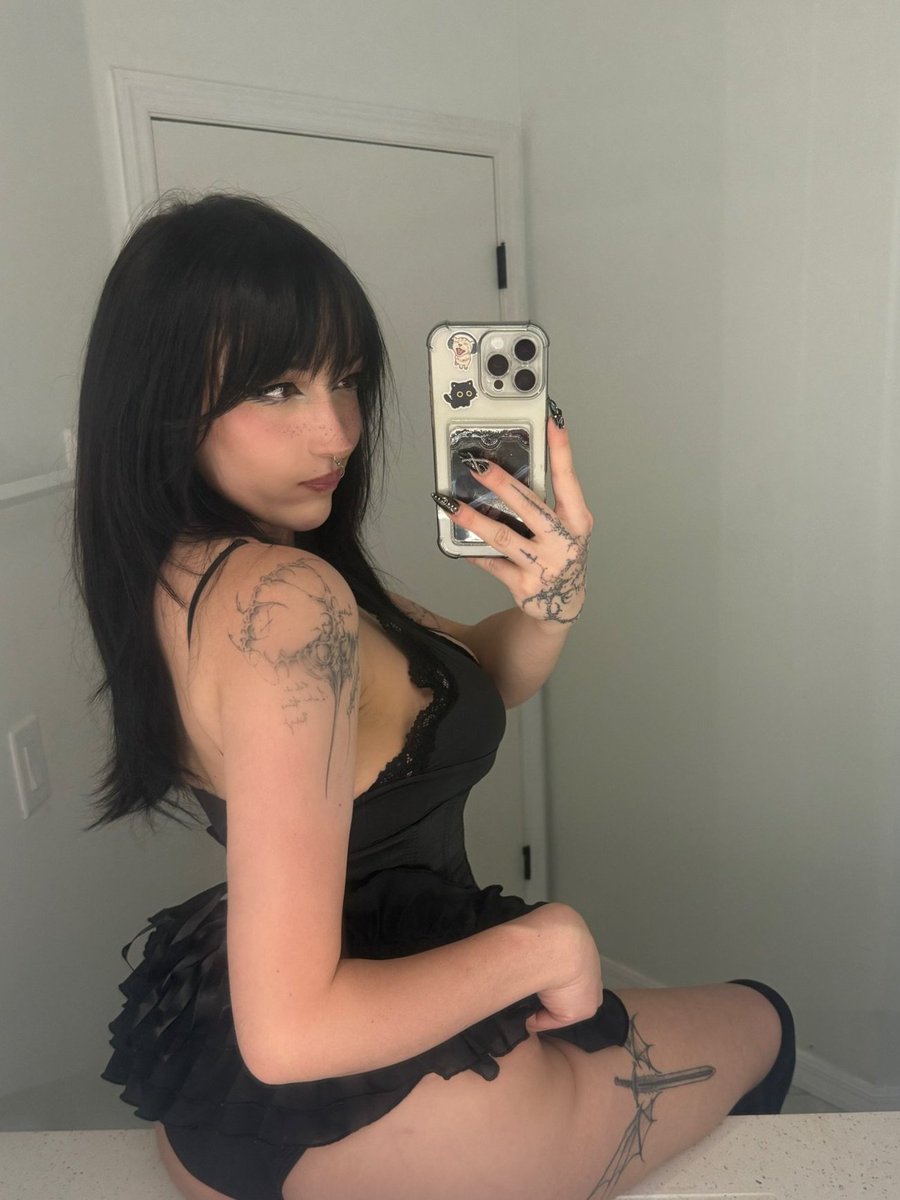 aria tweet media