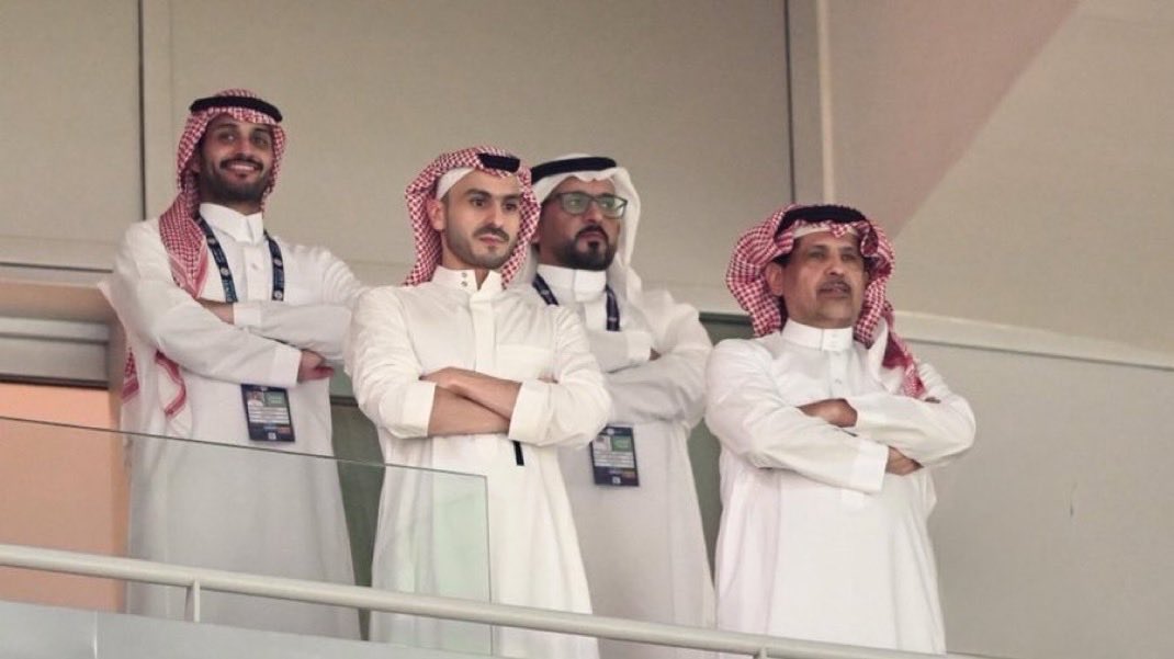 ua23t's tweet photo. • 17 قضية من الفيفا 
• رواتب غير مسددة 
• هالفريق كلف اكبر ميزانية بتاريخ الشباب 
• 15 لاعب فقط بالفريق الأول 
• كوارث في الفئات السنية 

شكراً بحجم السماء يارجل @AbdulazizTF https://t.co/OtuhPzGVCV