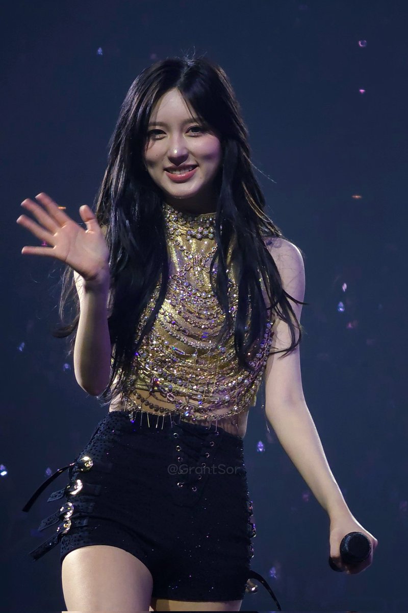 Always happy to see her fans

#IVE #아이브 #IVEinSG #SHOW_WHAT_I_AM #SHOW_WHAT_I_AM_in_SG #Gaeul #가을