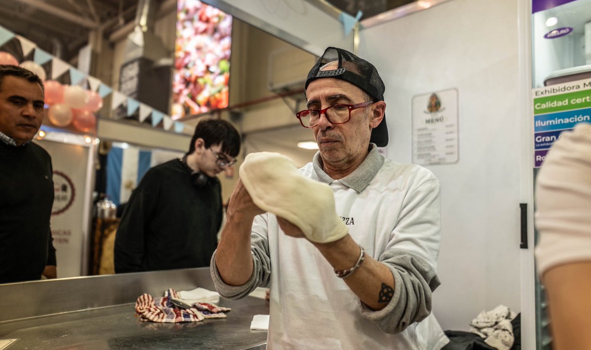 MPanquilto's tweet photo. En un contexto complejo, seguir generando estos eventos es fundamental para potenciar la economía local, acompañar a quienes apuestan todos los días por la ciudad y crear oportunidades para que más familias puedan crecer. https://t.co/nmctTkfPG5