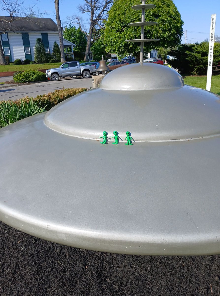 CindyG326's tweet photo. @KeithMalinak @realKrisCruz 
This is in Mars,Pa. Since the ufo information was released on Friday i thought you might appreciate this photo https://t.co/6eB1XljAF7