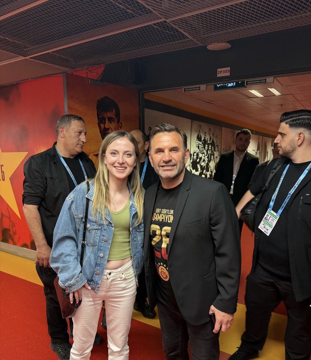 PervinDmrts's tweet photo. Allah her şeyi güzel gönlününe göre veriyor canım hocam 💛❤️ #OBSA #Okanıolmayanlarıniçiburuks https://t.co/6wTK6LVkgJ