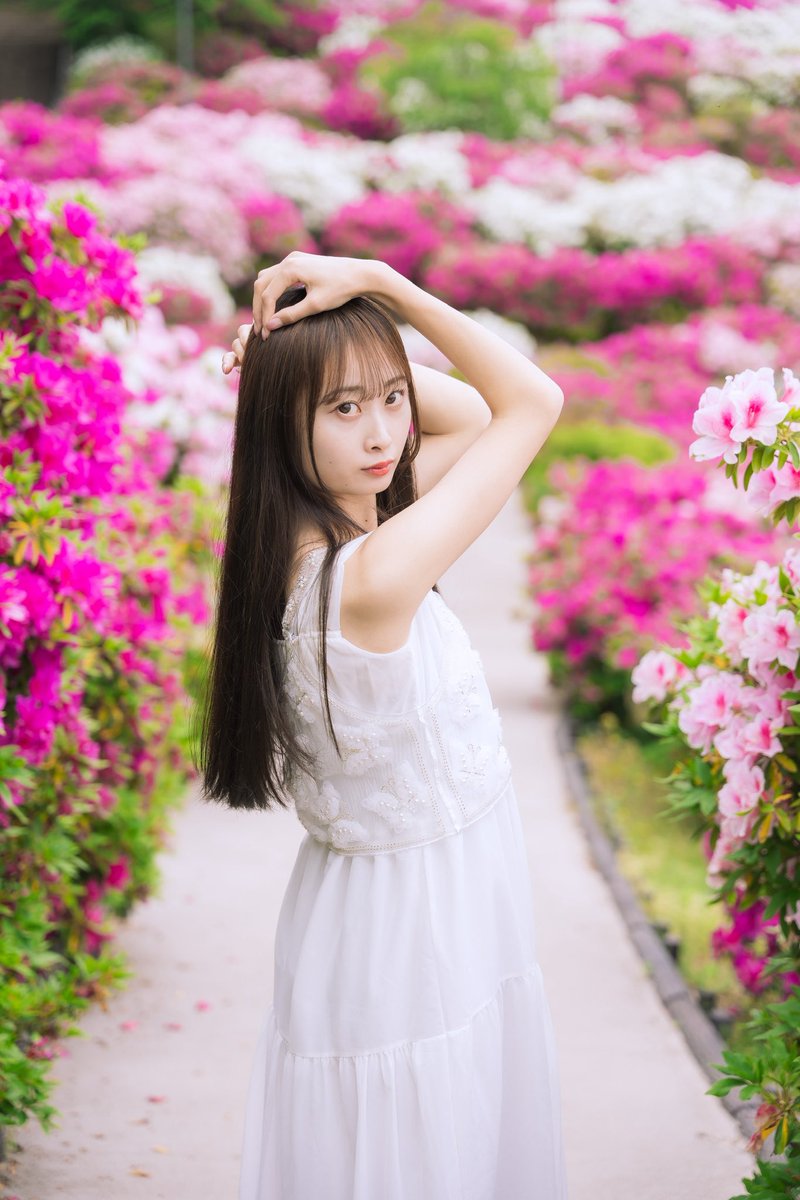 ryomaro_photo's tweet photo. 2026年撮影
モデル：あゆさん
@ayuohtsu 

ツツジの小径

#ポートレート
#portrait https://t.co/CbxPAV3Hyv