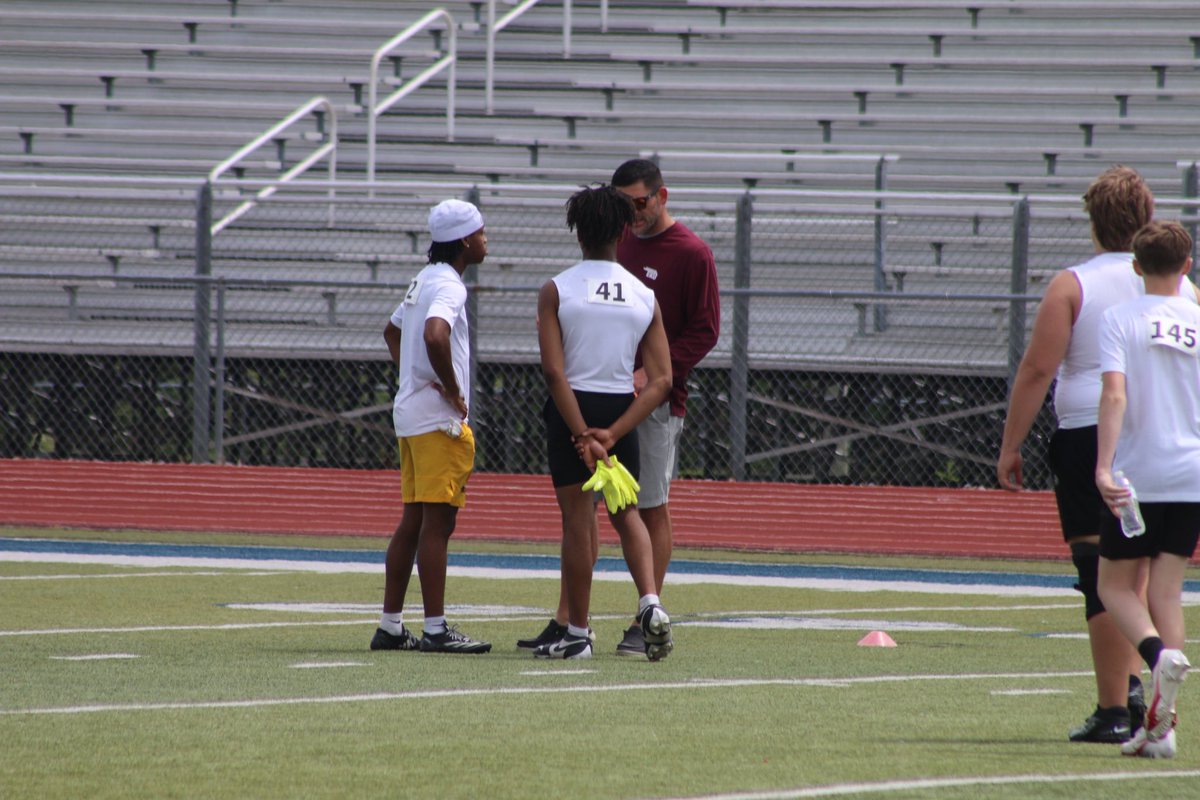 Tjgoingcrazy's tweet photo. Had a great day at @OnTopAthletics  camp today building relationships with some college coaches thank you for the opportunity https://t.co/cMIlbgIusz