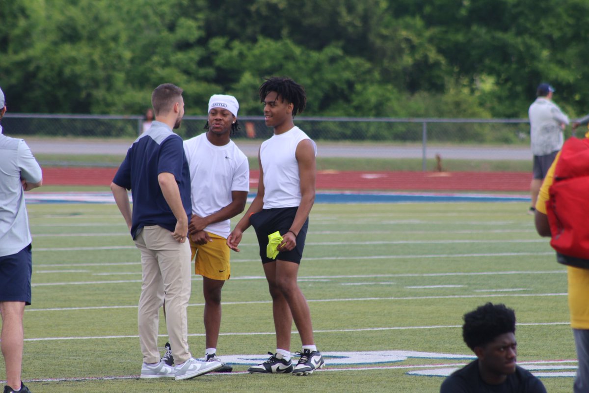 Tjgoingcrazy's tweet photo. Had a great day at @OnTopAthletics  camp today building relationships with some college coaches thank you for the opportunity https://t.co/cMIlbgIusz
