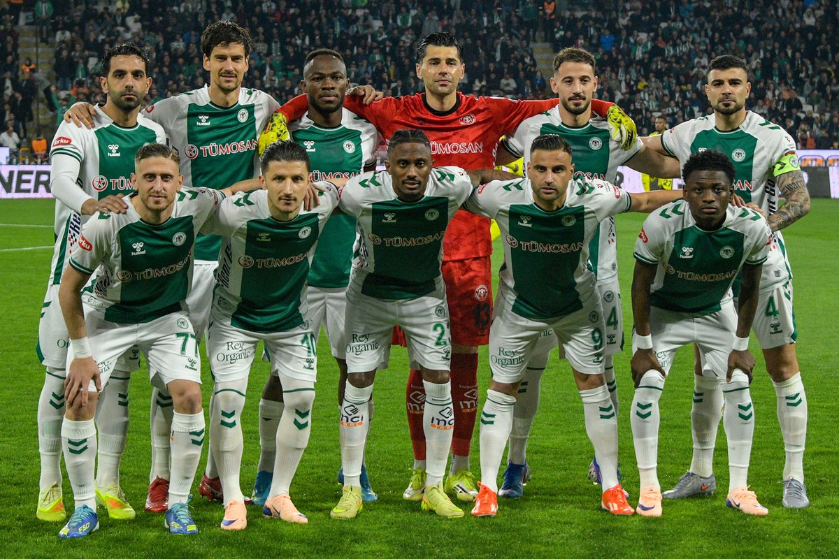 fatihhseker's tweet photo. Yoğun bir maç trafiğinden geçen Konyaspor'da oyunculara 3 gün izin verildi. 

Yeşil-beyazlılar, ligin son haftasında deplasmanda oynayacağı Kayserispor maçının hazırlıklarına 13 Mayıs Çarşamba günü başlayacak.

İlhan Palut: Açıkçası biraz dinleneceğiz, takımın buna ihtiyacı var https://t.co/ymTUm9UH1U