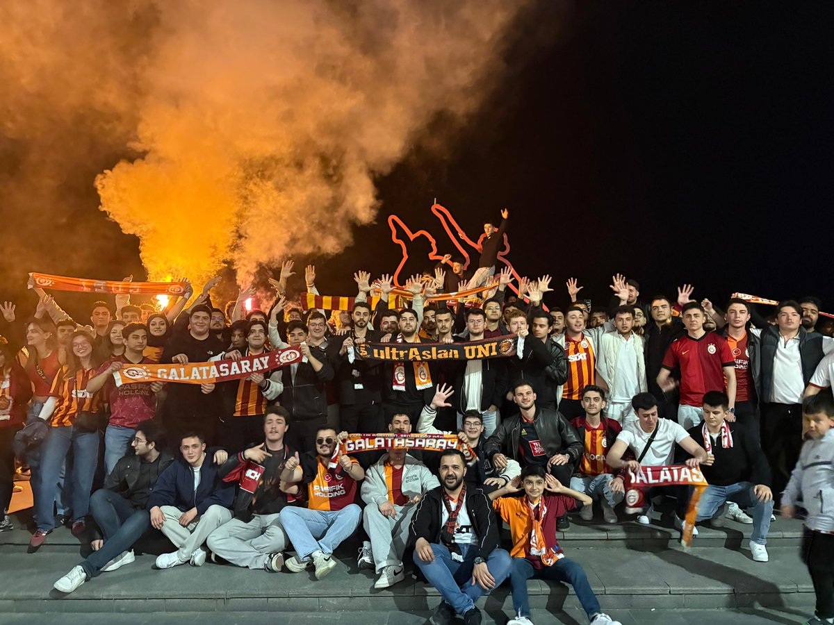 uAUNI19Mayis_'s tweet photo. BÜYÜK GALATASARAY SANA CAN FEDA
#ultrAslanUNI https://t.co/xcs5nmAIXf